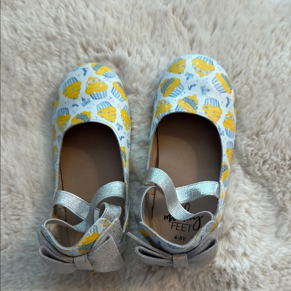 Monkey Feet Yellow and Blue Dress Shoes with Cross-Strap Design‎